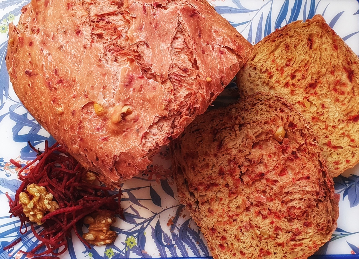 Beetroot and walnuts bread Recipe: Yes, I can Bake!